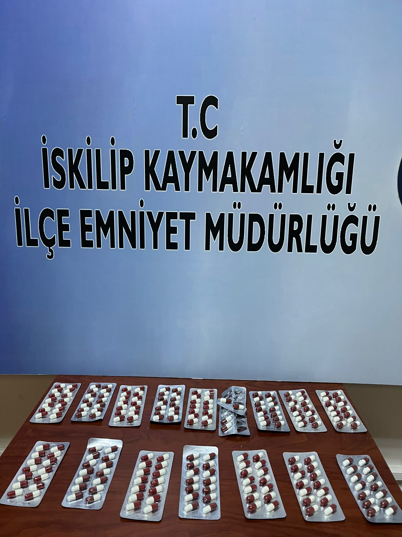 İSKİLİP İLÇE EMNİYET MÜDÜRLÜĞÜ EKİPLERİ, SUÇ VE SUÇLULARLA KARARLILIKLA MÜCADELE ETMEYE DEVAM EDİYOR.